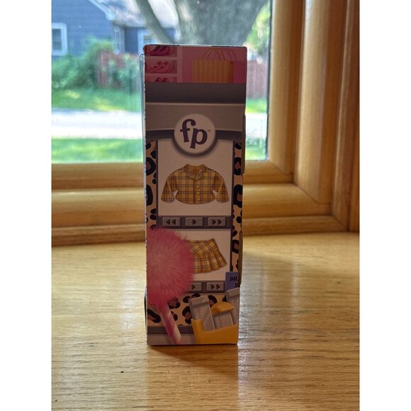 Fisher-Price Little People Clueless Movie Collector Set - Picture 4 of 6